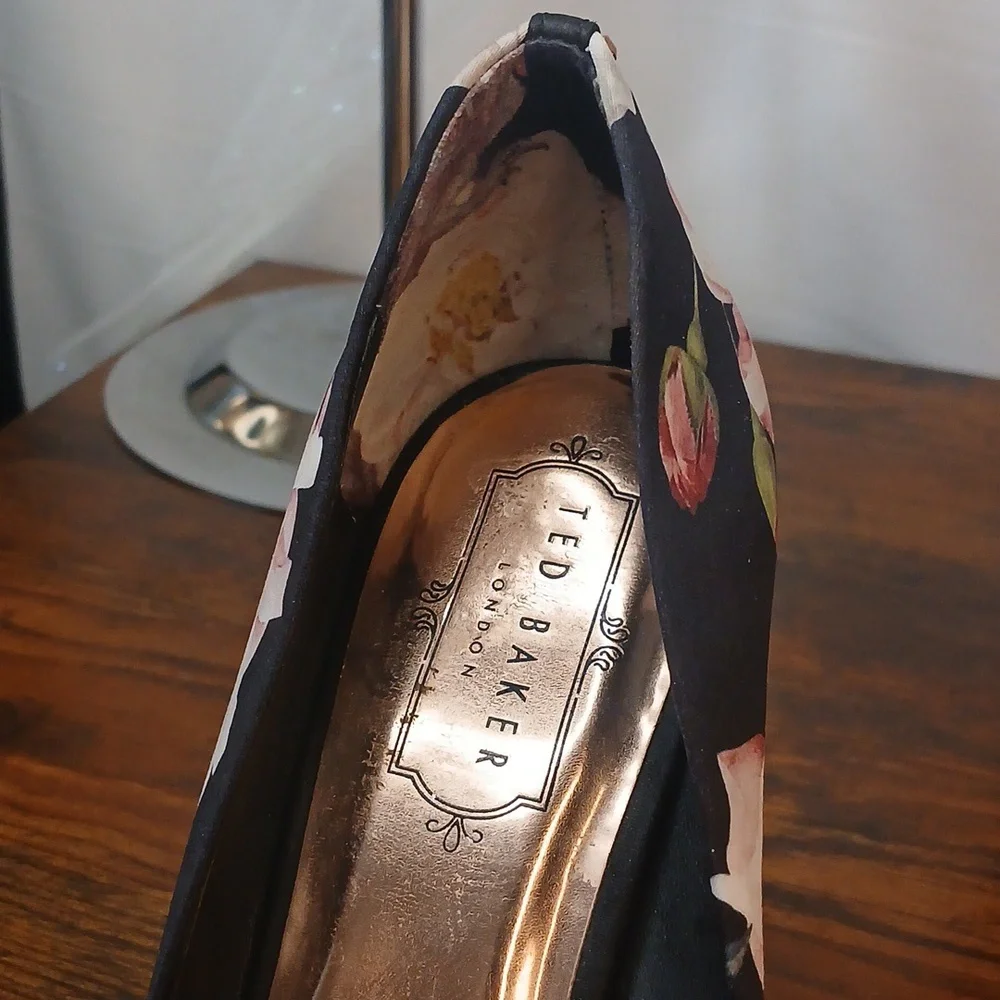 Ted Baker Black and Red Floral Heels Size 38.5 Or Womens Size 8 - Picture 7 of 8